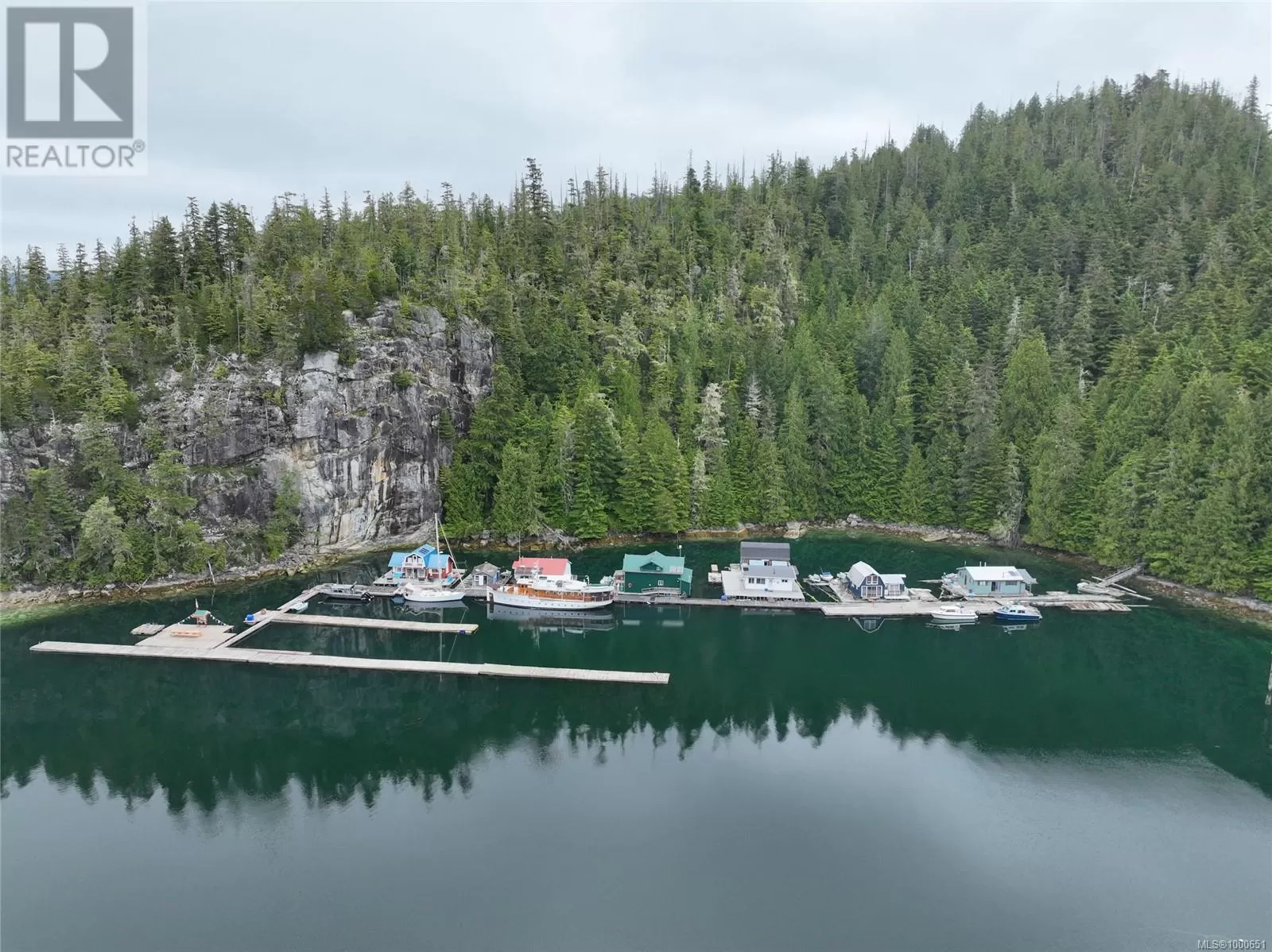 Other for rent: V906829 Echo Bay, See Remarks, British Columbia V0P 1S0
