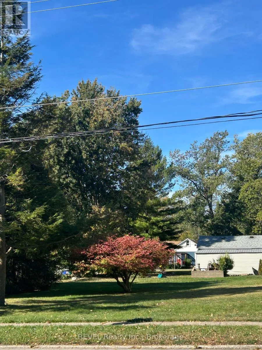 V/l Ridgeway (33 Ridgeway Road, Fort Erie, Ontario L0S 1B0