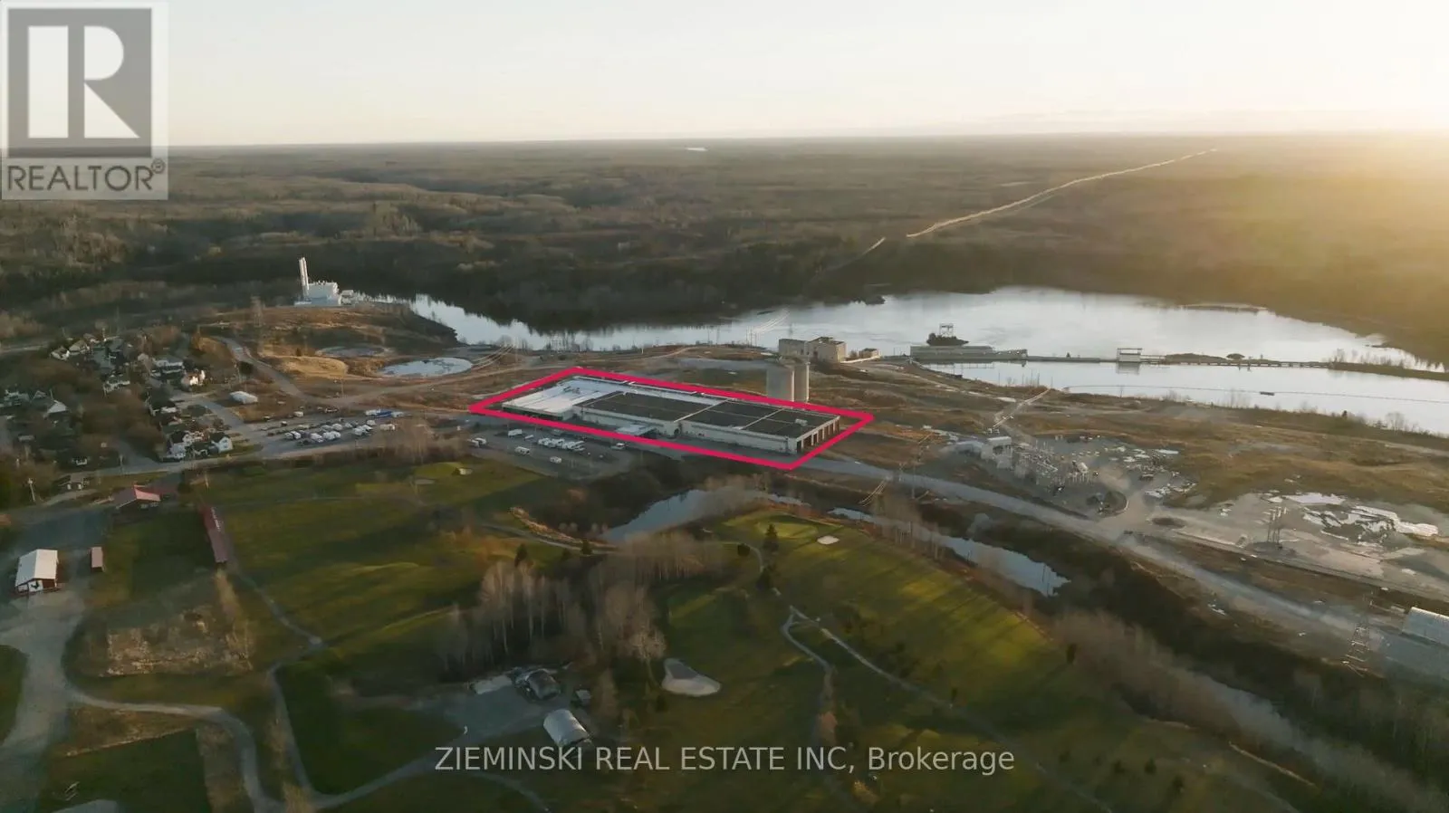 Warehouse for rent: W1 - 1 Park Street, Iroquois Falls, Ontario P0K 1E0