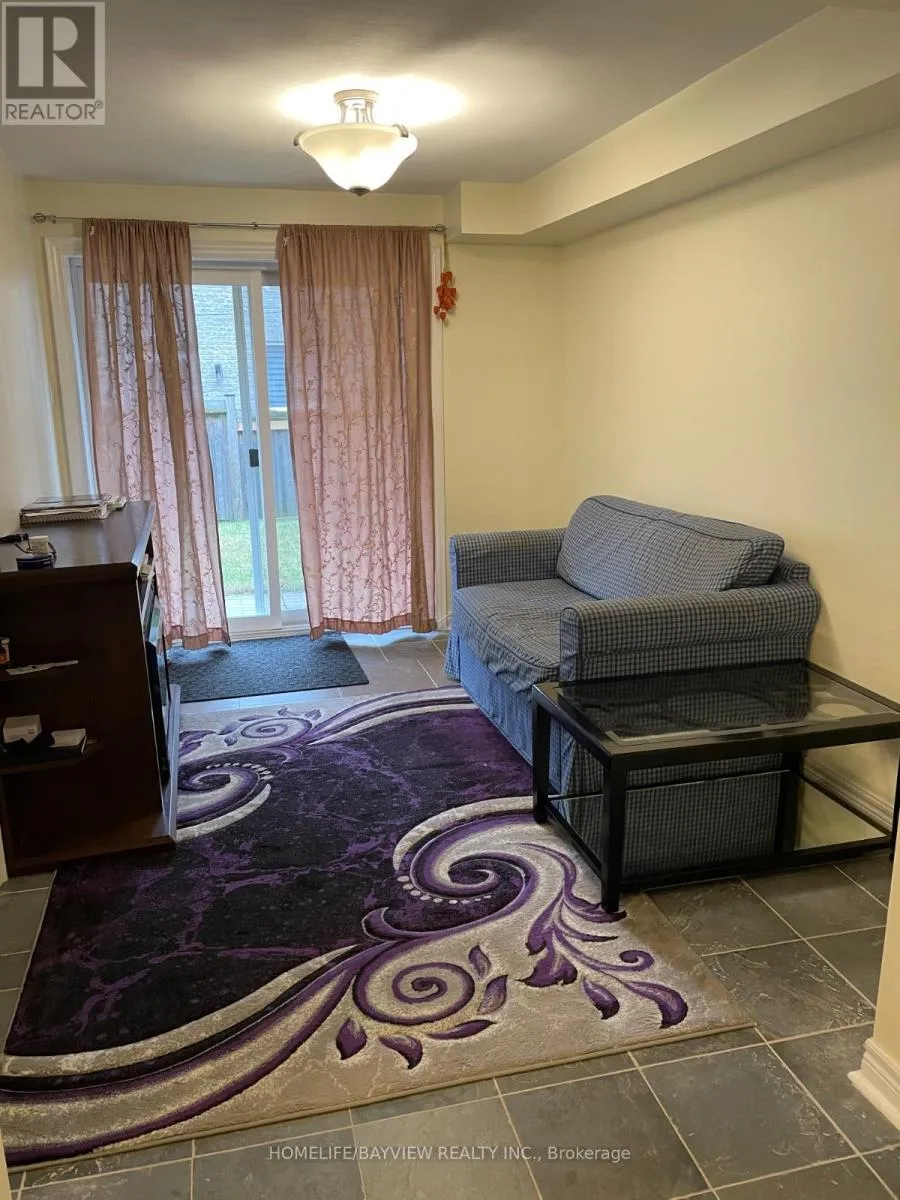 House for rent: Walkout Basement - 32 Four Seasons Crescent, Newmarket, Ontario L9N 0C3