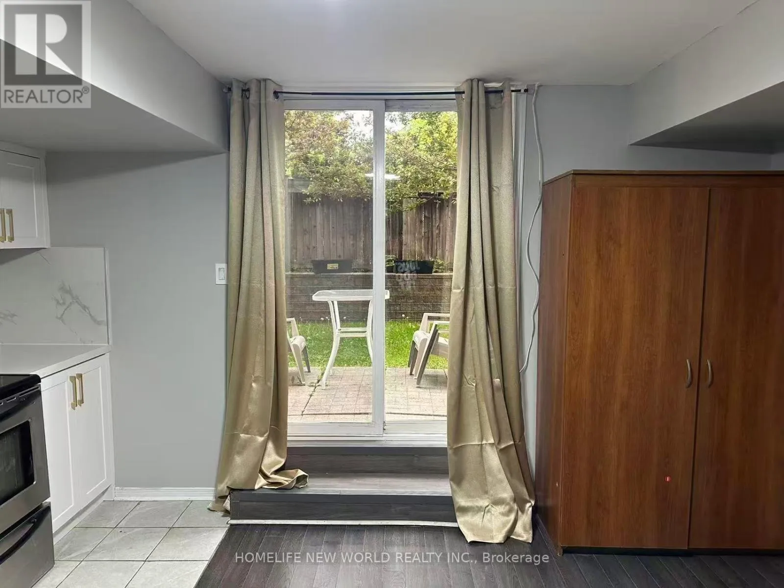 Apartment for rent: Walkout Studio - 3304 Pinto Place, Mississauga, Ontario L5B 1V7