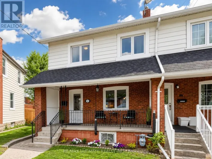 & LANEWAY HOUSE - 35 BLACKTHORN AVENUE, Toronto