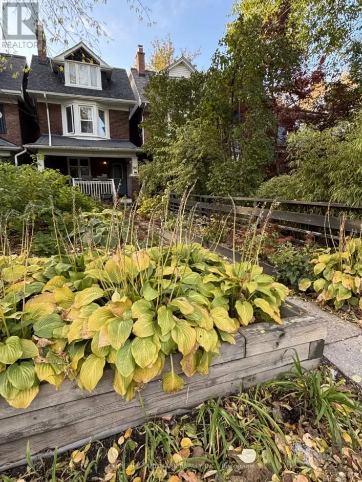 # UPPER - 186 KINGSTON ROAD, Toronto