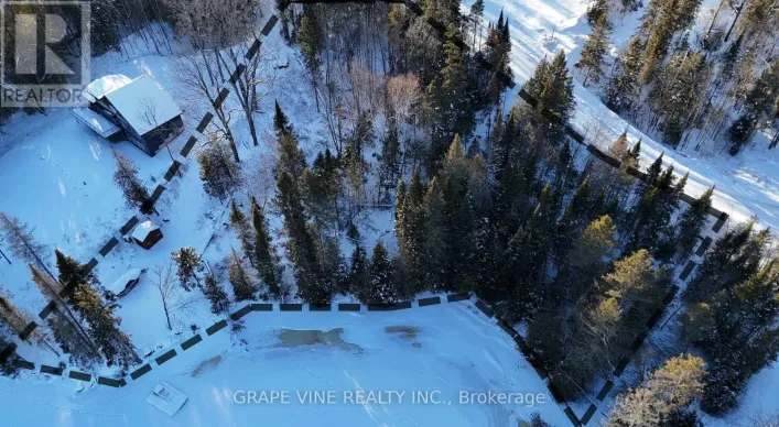 00 VOYAGEUR BAY TRAIL, Whitewater Region