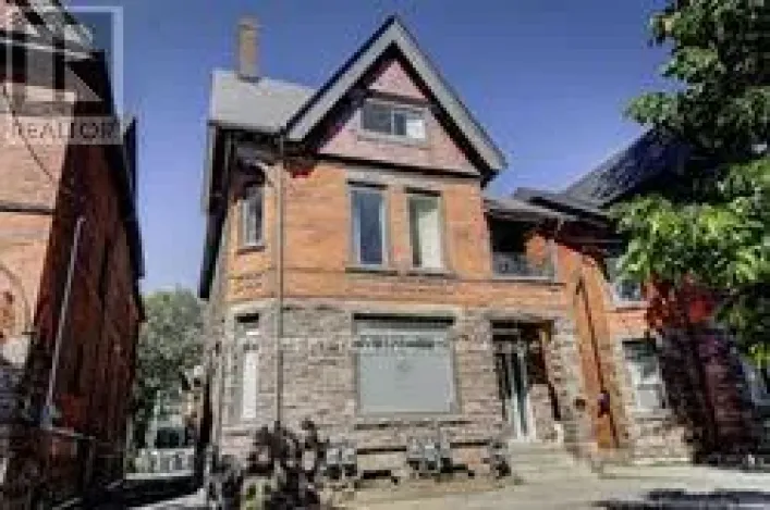 05 - 28 MADISON AVENUE, Toronto