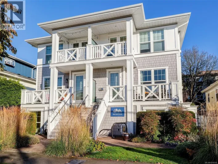 1 1016 Southgate St, Victoria