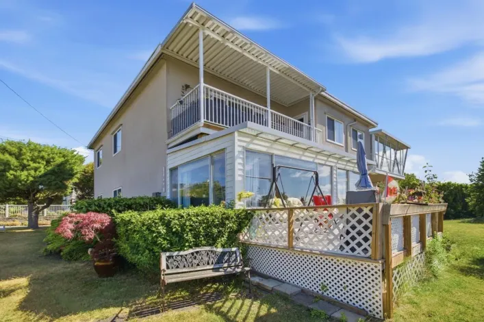 1 1040 PARKER STREET, White Rock