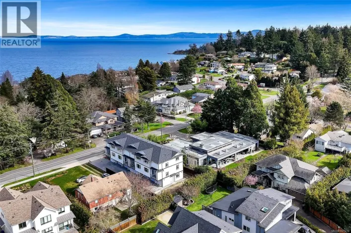 1 1559 Ash Rd, Saanich