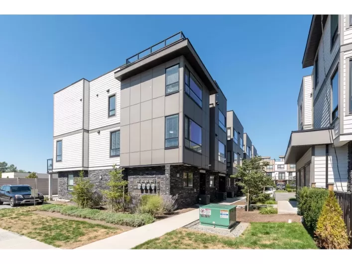 1 19631 55A AVENUE, Langley