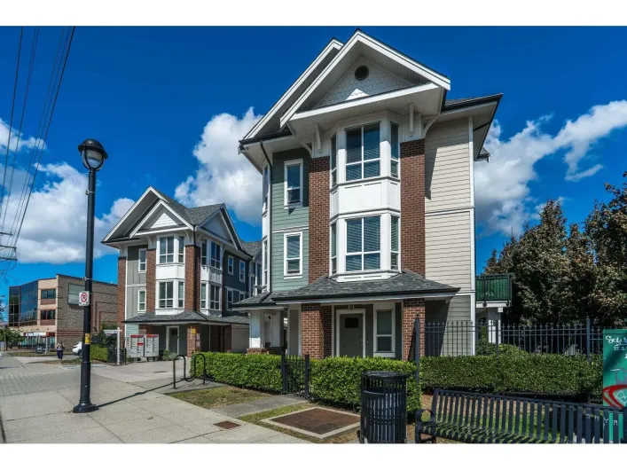Row / Townhouse for sale: 1 20723 FRASER HIGHWAY, Langley