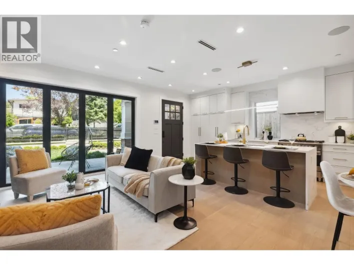 1 2244 E 11TH AVENUE, Vancouver