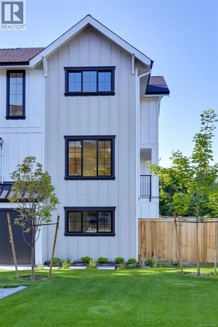 1 2268 Bowker Ave, Oak Bay