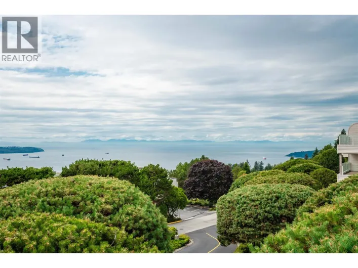 1 2278 FOLKESTONE WAY, West Vancouver