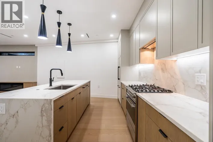 1 2282 E 8TH AVENUE, Vancouver