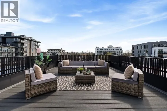 1 2282 E 8TH AVENUE, Vancouver