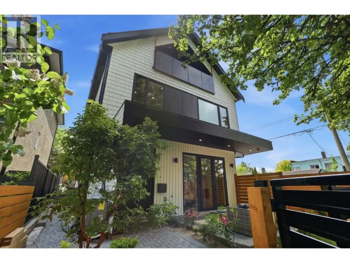 1 2438 E 20TH AVENUE, Vancouver