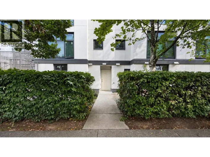 1 2528 E BROADWAY, Vancouver