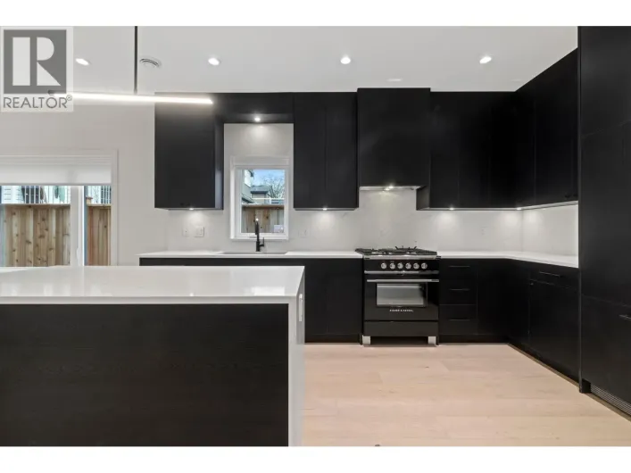1 2539 GRANT AVENUE, Vancouver