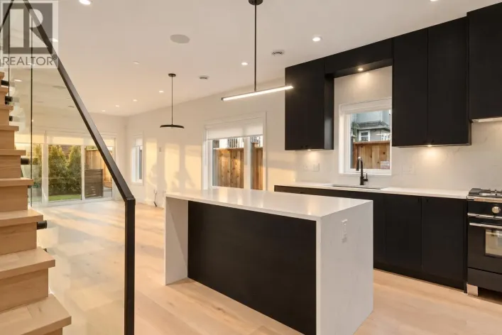 1 2539 GRANT STREET, Vancouver