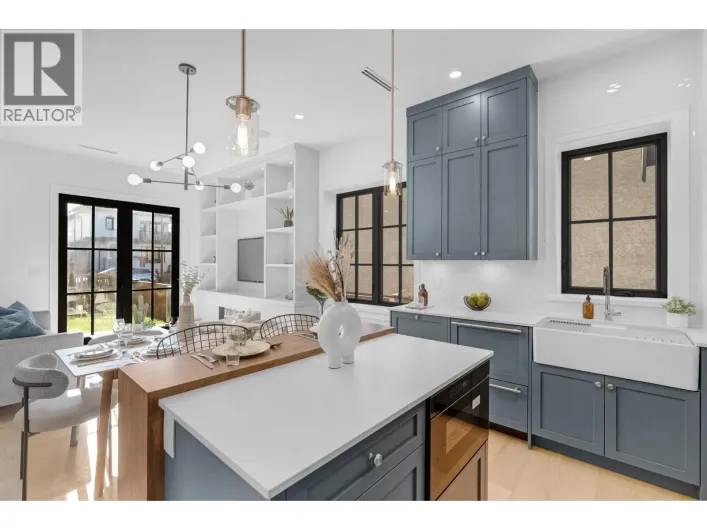 1 2565 DUNDAS STREET, Vancouver