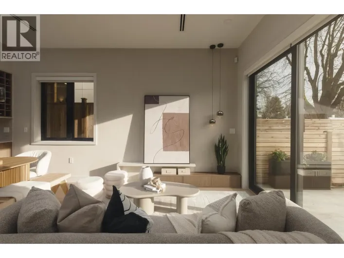 1 2637 W 12TH AVENUE, Vancouver