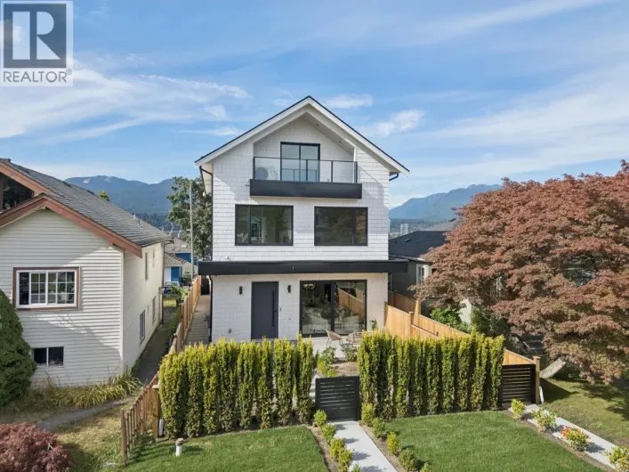 1 2815 TRINITY STREET, Vancouver