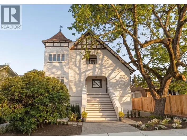 1 326 W 14TH STREET, North Vancouver