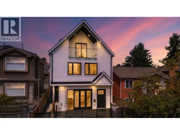 1 3271 E GEORGIA STREET, Vancouver