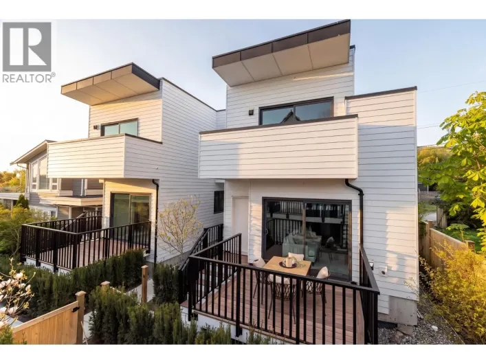 1 328 W 14TH STREET, North Vancouver