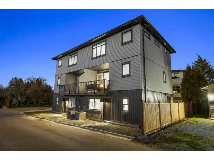 1 33586 HUGGINS AVENUE, Abbotsford