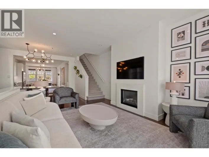 1 3439 ROXTON AVENUE, Coquitlam