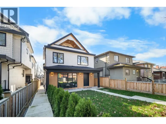 1 3576 E PENDER STREET, Vancouver