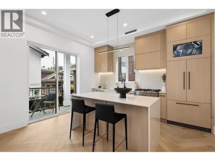 1 3637 E 46TH AVENUE, Vancouver