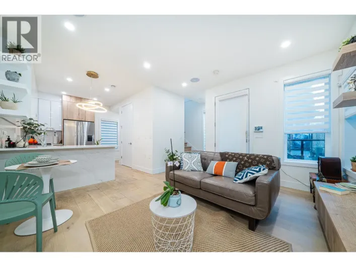 1 369 E 16TH AVENUE, Vancouver