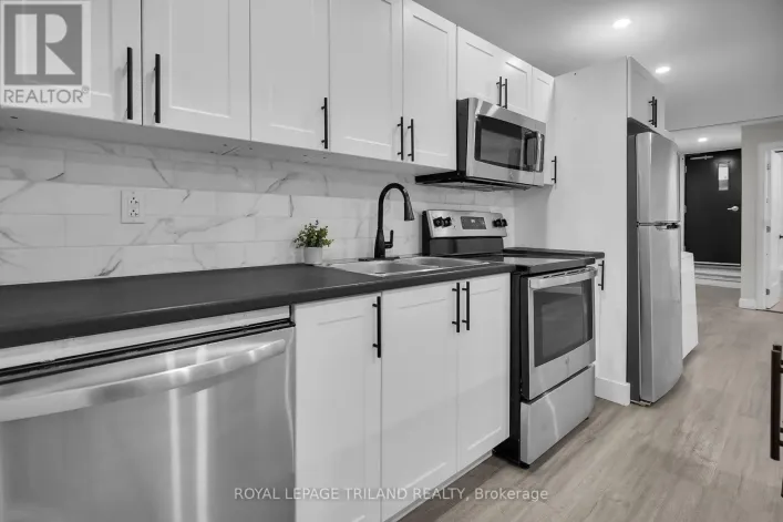 1 - 425 MCKENZIE AVENUE, London South