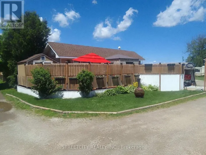 1 - 4351 LONDON LINE, Plympton-Wyoming