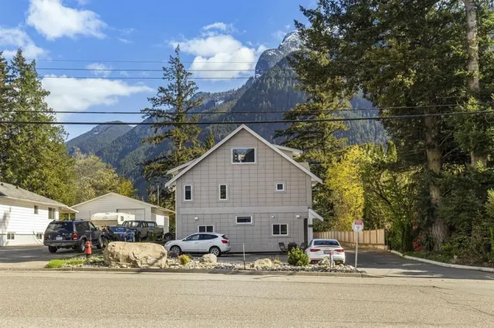 1 548 PARK STREET|Hope, Hope