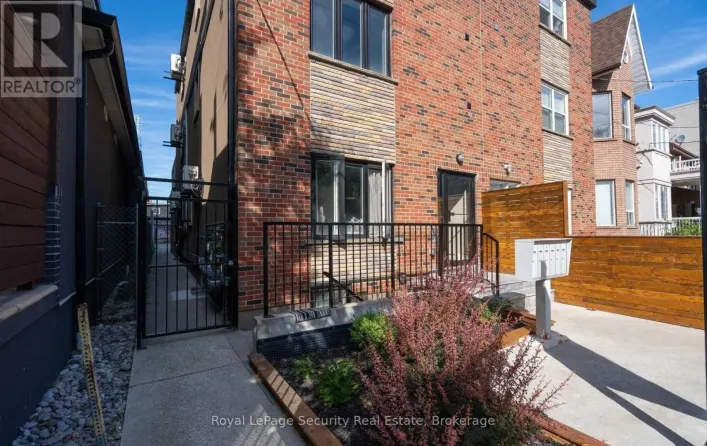 1 - 62 LIPPINCOTT STREET, Toronto
