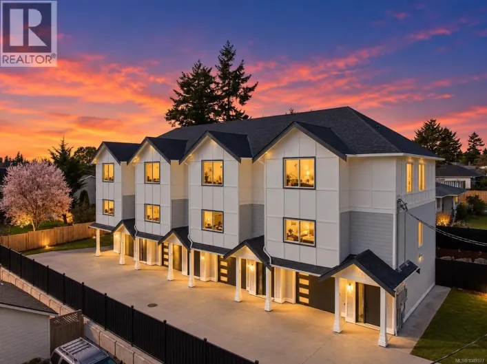 1 621 Broadway St, Saanich
