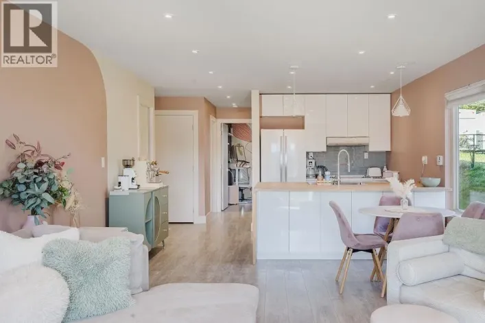1 622 FARNHAM ROAD, Gibsons