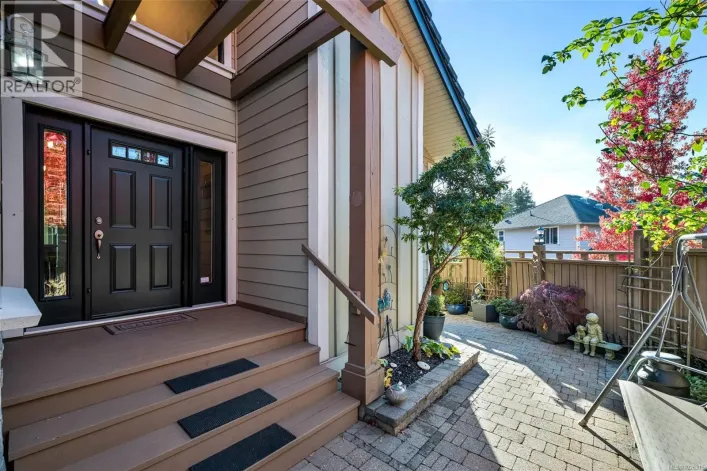 1 630 Brookside Rd, Colwood