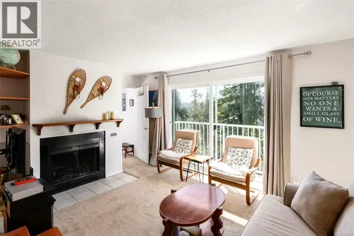 1 687 Castle Crag Cres, Courtenay