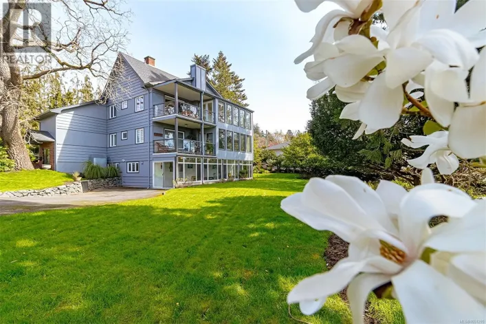 1 801 Langham Crt, Victoria