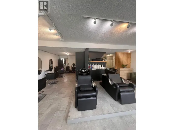 1 8123 MAIN STREET, Vancouver