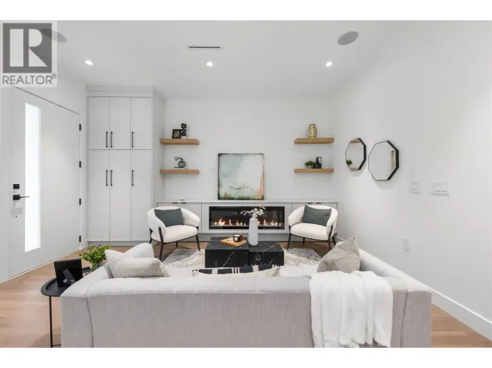 1 878 E 37 AVENUE, Vancouver