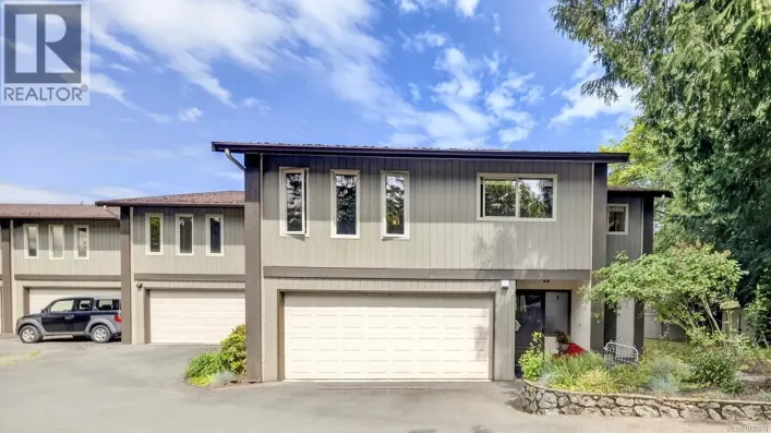 1 946 Selkirk Ave, Esquimalt