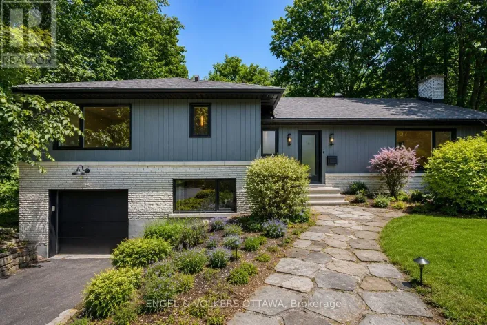 1 AMBERLY PLACE, Ottawa