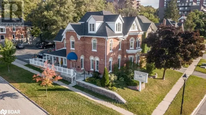 1 BERCZY STREET, Barrie