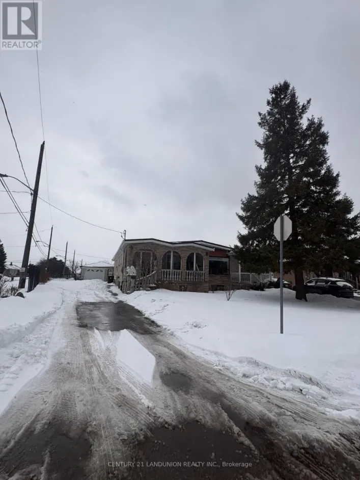 1 BRADY CRESCENT, Toronto