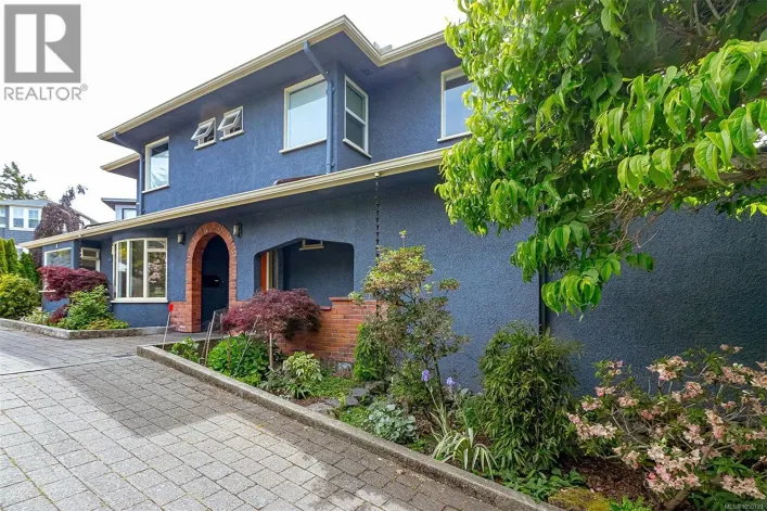 House for sale: 1 Briar Pl, Victoria